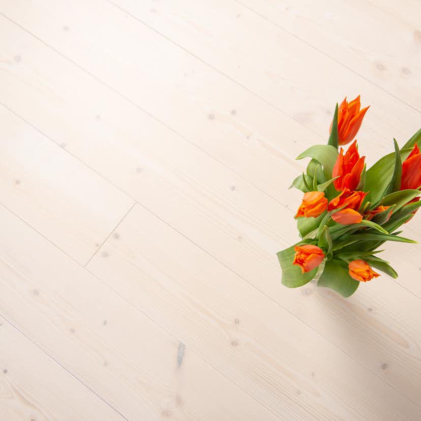 Massivt Trägolv DalaFloda SoftSpruce Pearl, Vittonat 1-Stavs Grangolv