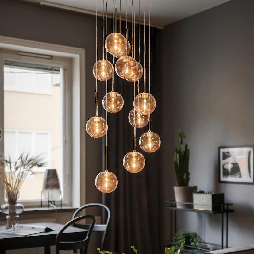 Taklampa Globen Lighting Skyfall Amber