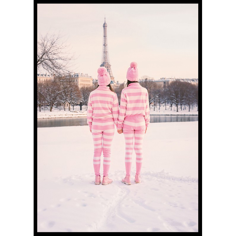 Poster Gallerix In Pajamas By The Eiffel Tower