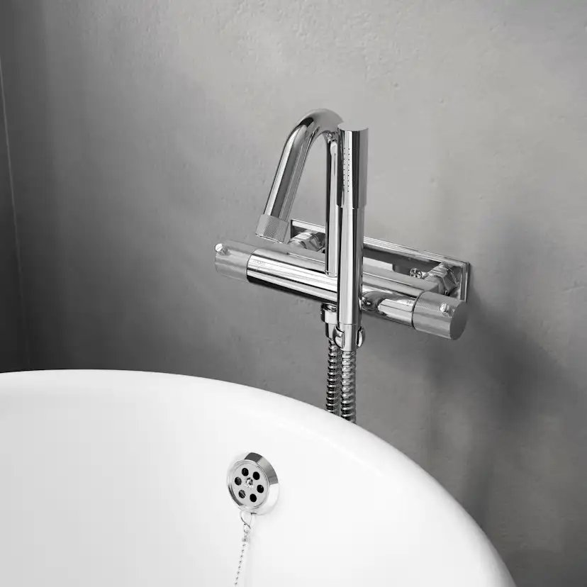 Badkarsblandare Mora Izzy Rock med Handdusch