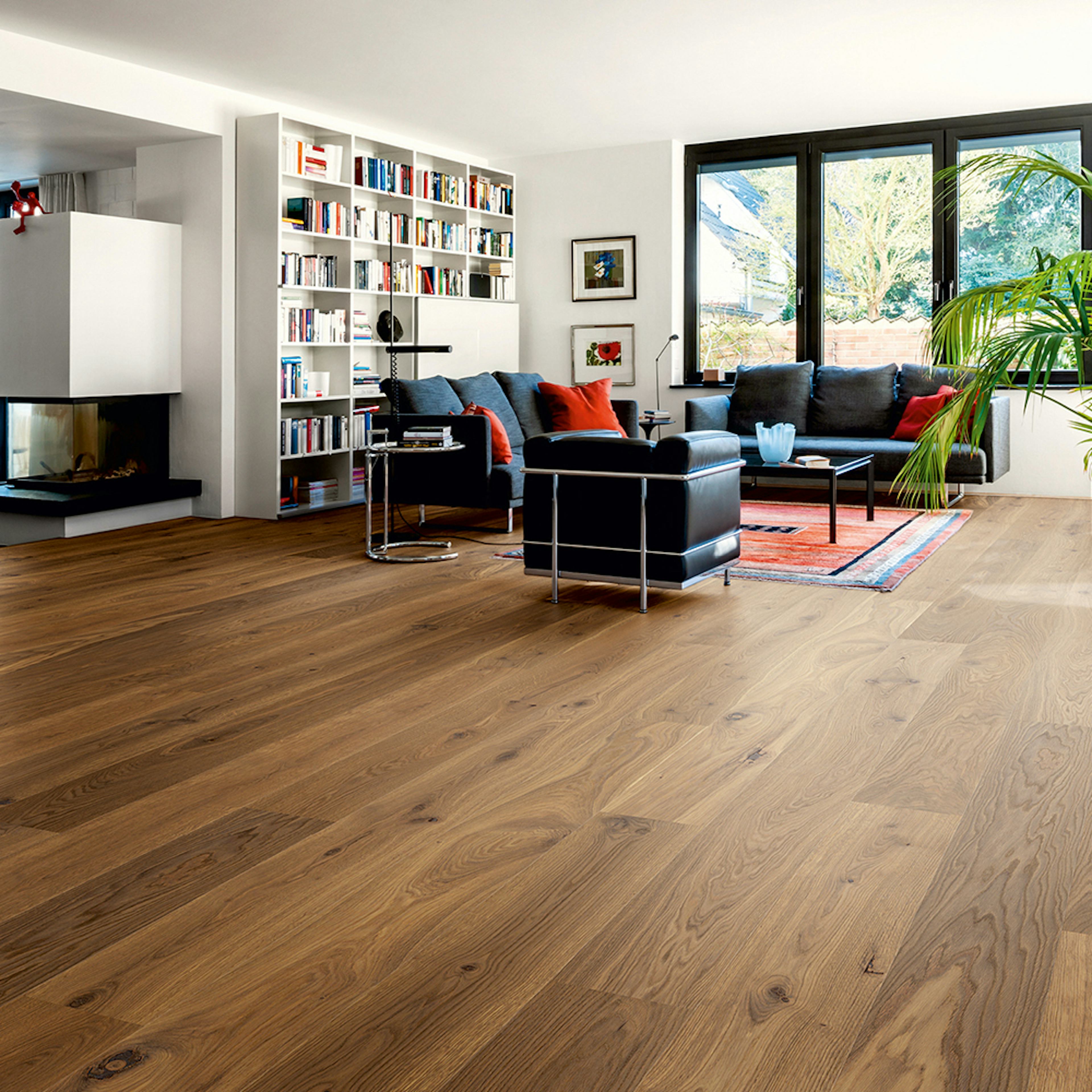 Parkettgolv Berg & Berg Ek XXL Värmland Rustik Borstad Vitolja 1-Stav