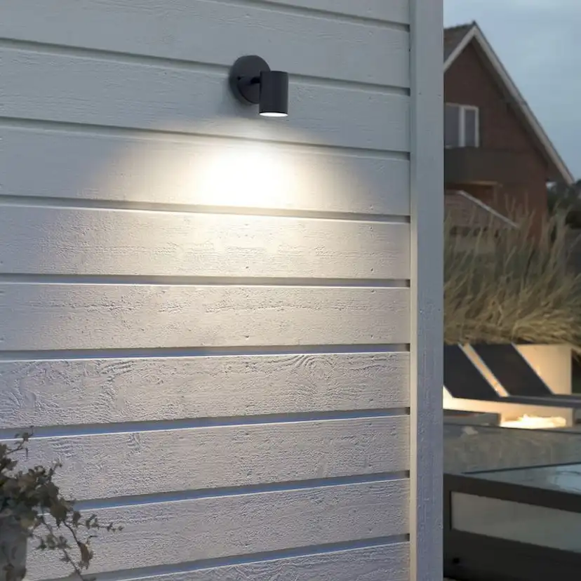 Vägglykta Gnosjö Konstsmide Modena Ned LED