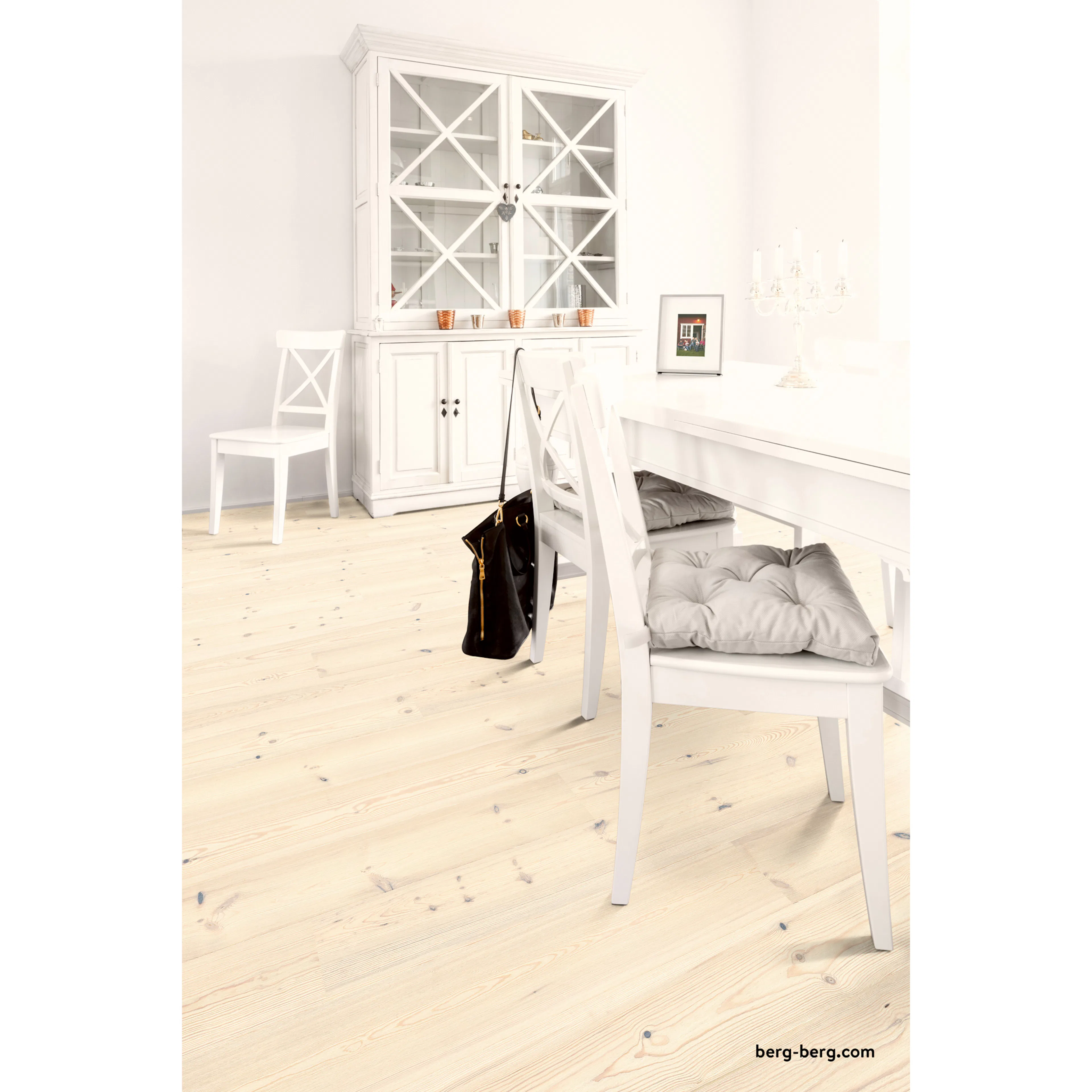 Parkettgolv Berg & Berg  Norrlandsfuru XXL Lut Borstad X-Vitolja 2.0