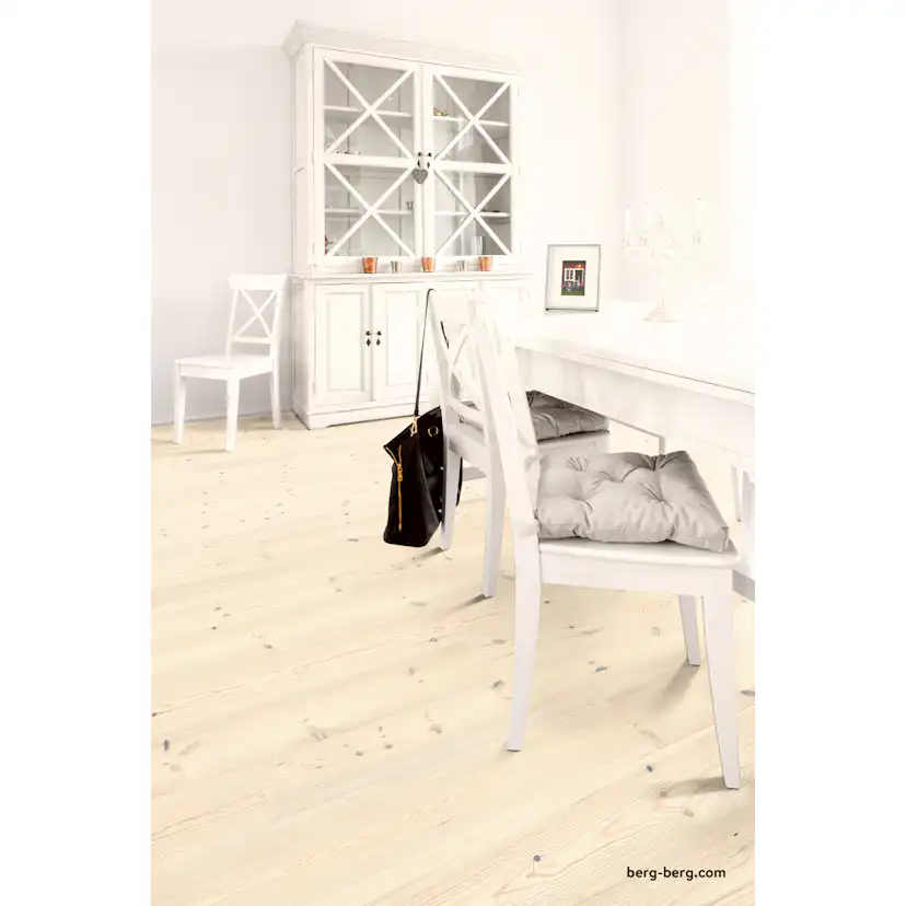 Parkettgolv Berg & Berg Norrlandsfuru XXL Lut Borstad X-Vitolja 2.0