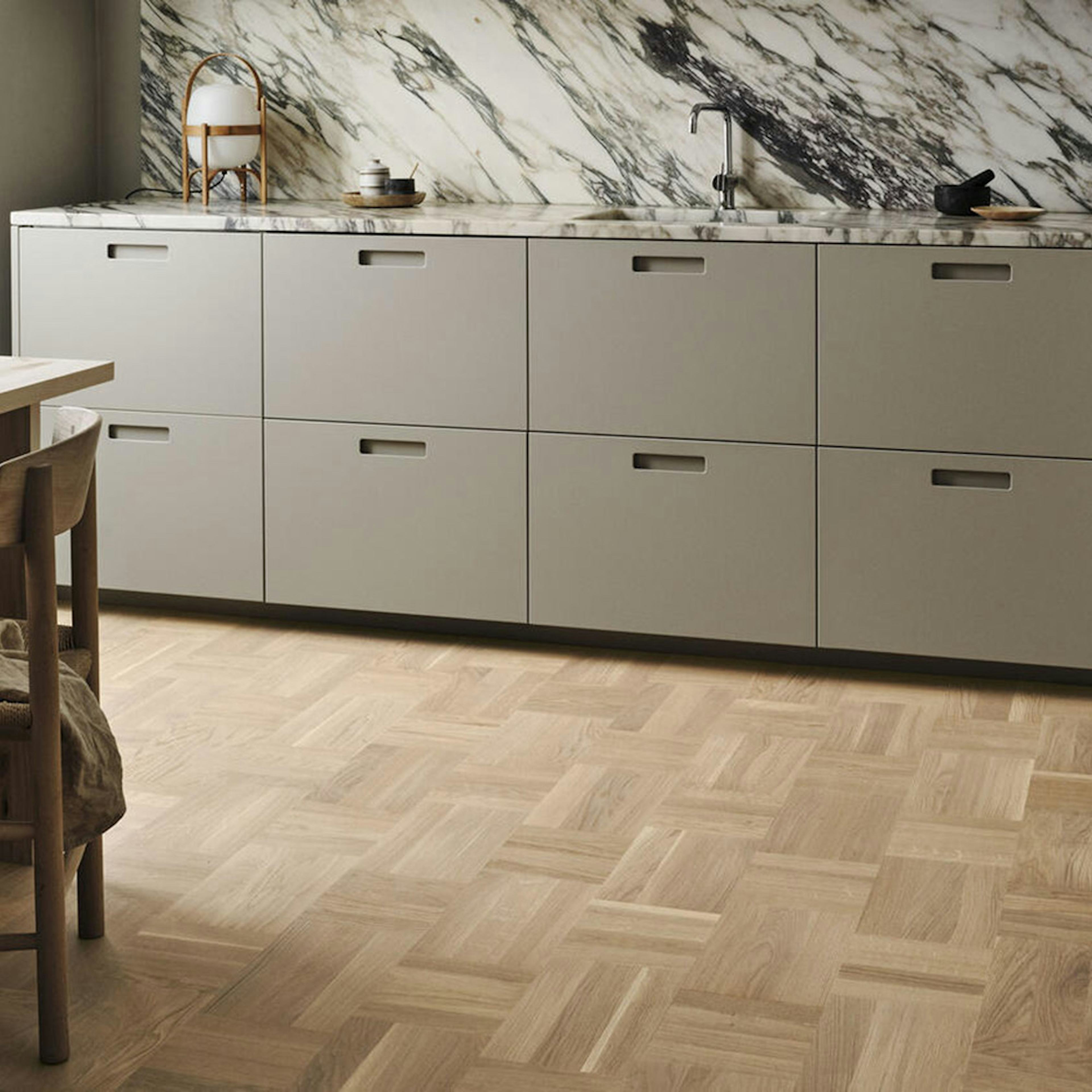 Trägolv Tarkett Grace Ek Era, Mattlackat Parkettgolv med Holländskt Mönster