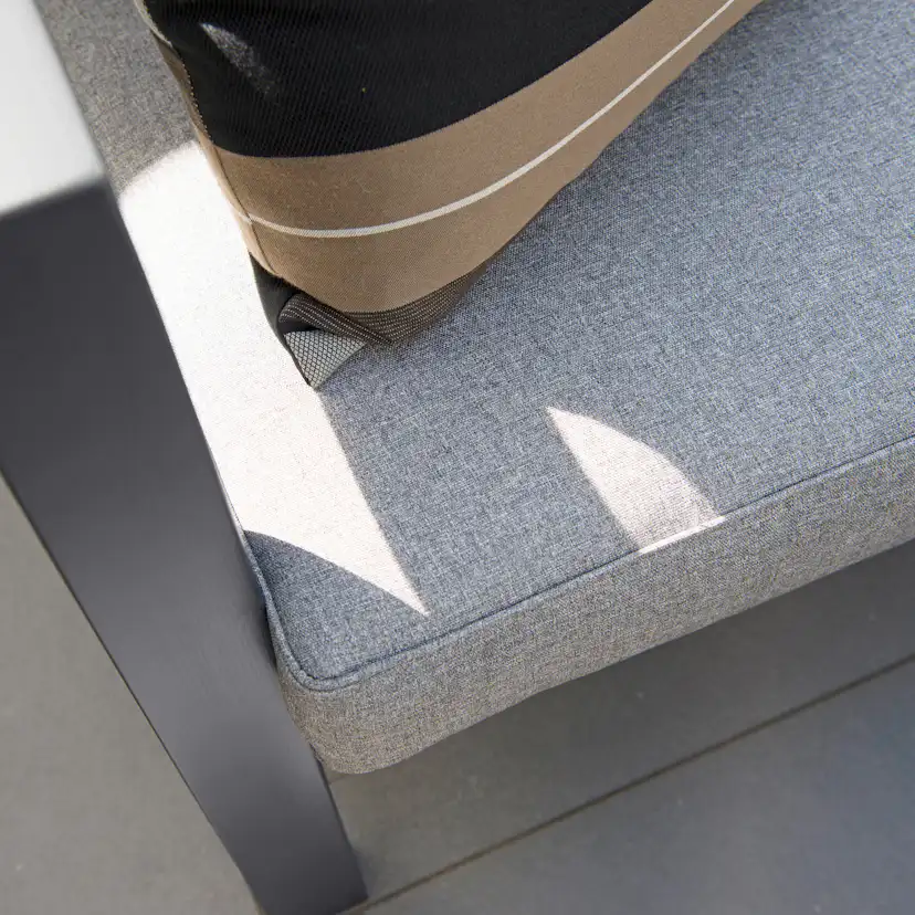 Loungegrupp Hillerstorp Stoltö med Furubord och Dynor