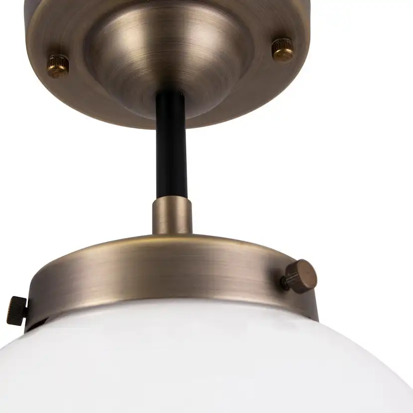 Taklampa Globen Lighting Alley IP44 Antikmässing/Vit