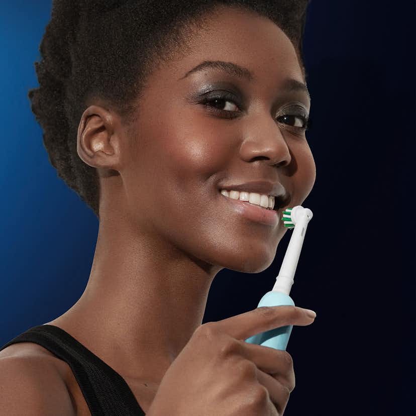 Eltandborste Oral-B Pro3 + Extra Refill + TC