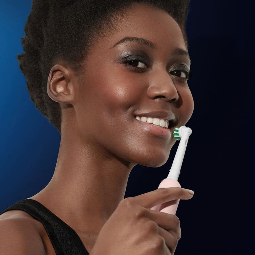 Eltandborste Oral-B Pro1 + Extra Refill