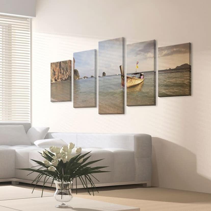 Tavla Arkiio A fishIng boat By The sea