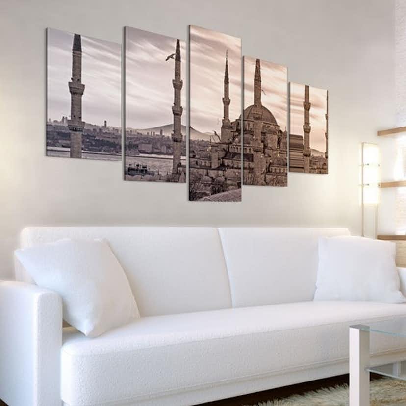 Tavla Arkiio Mosque On Near East