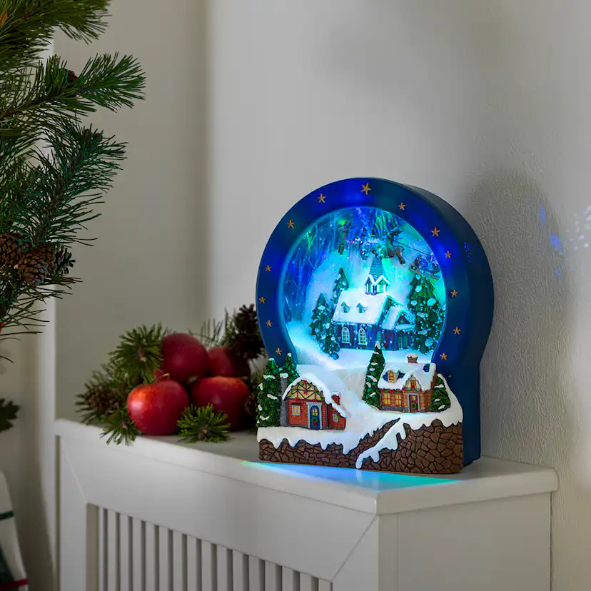 Julby Gnosjö Konstsmide Hus med Snöfall