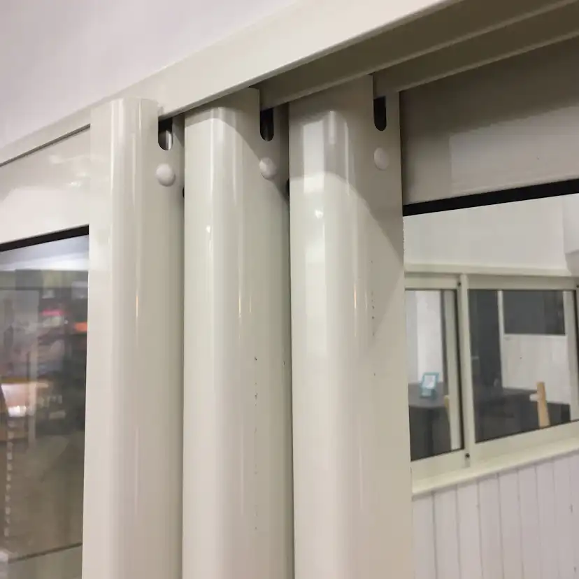 Skjutfönster Landskap med Panelvägg Stadig Förlängd Sommar