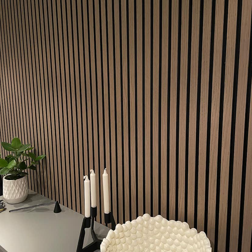 Akustikpanel Wood on wall Ek Gråbrunlackad