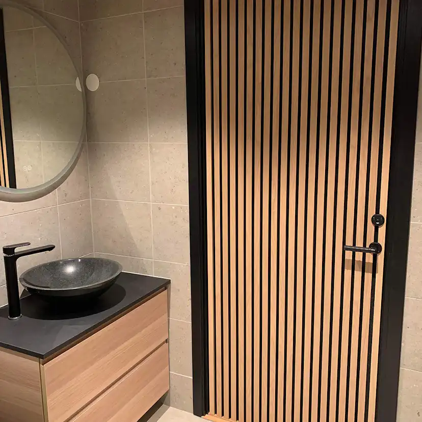 Akustikpanel Wood on wall Ek Ljuslackad