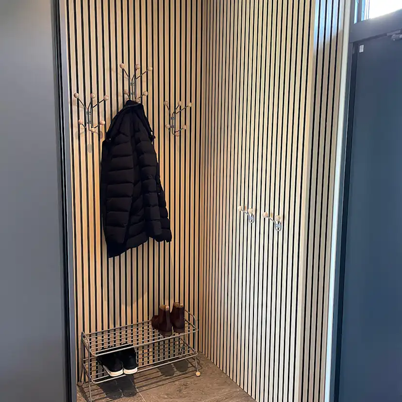 Akustikpanel Wood on wall Ek Vitlackad