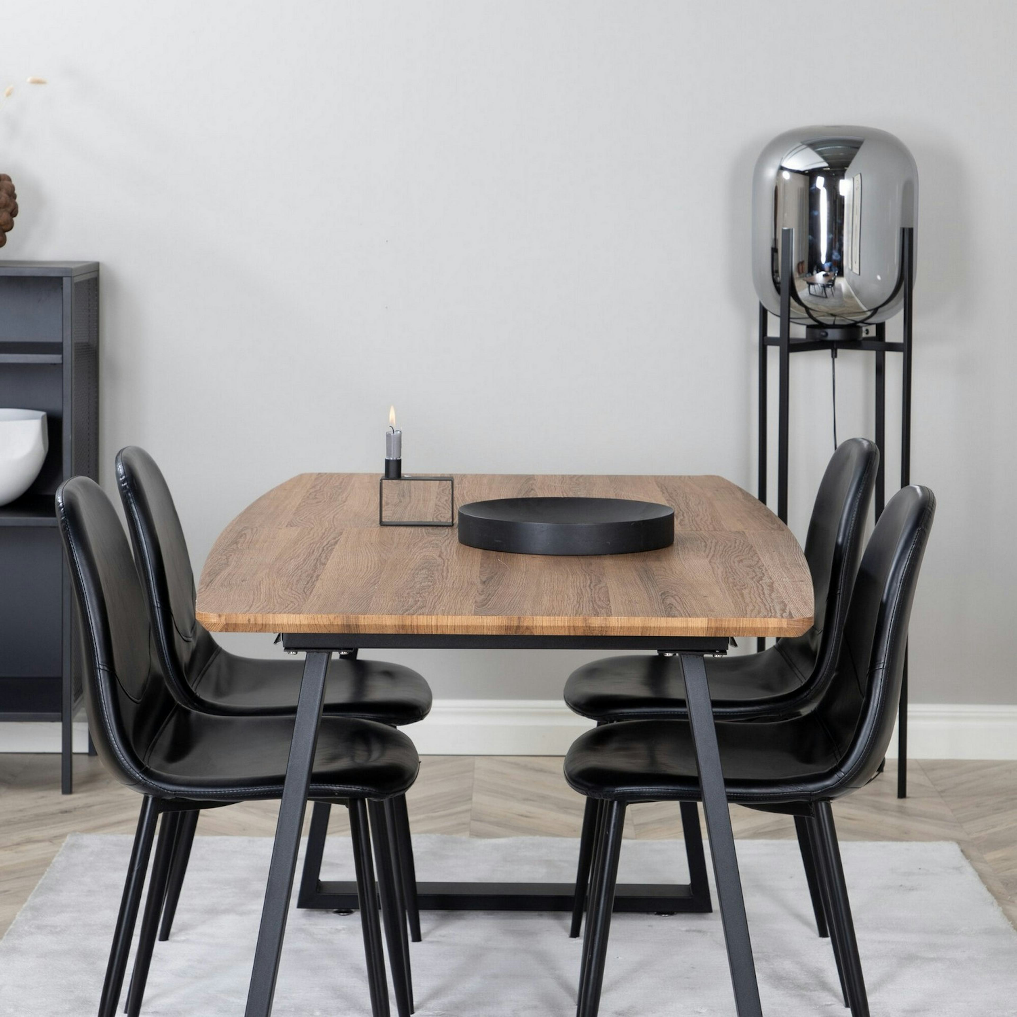 Matgrupp Venture Home Ina med 4 Pobbie Stolar Konstläder Svart