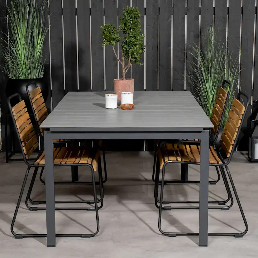 Matgrupp Venture Home Lova 160/240 med 4 Berfin Matstolar