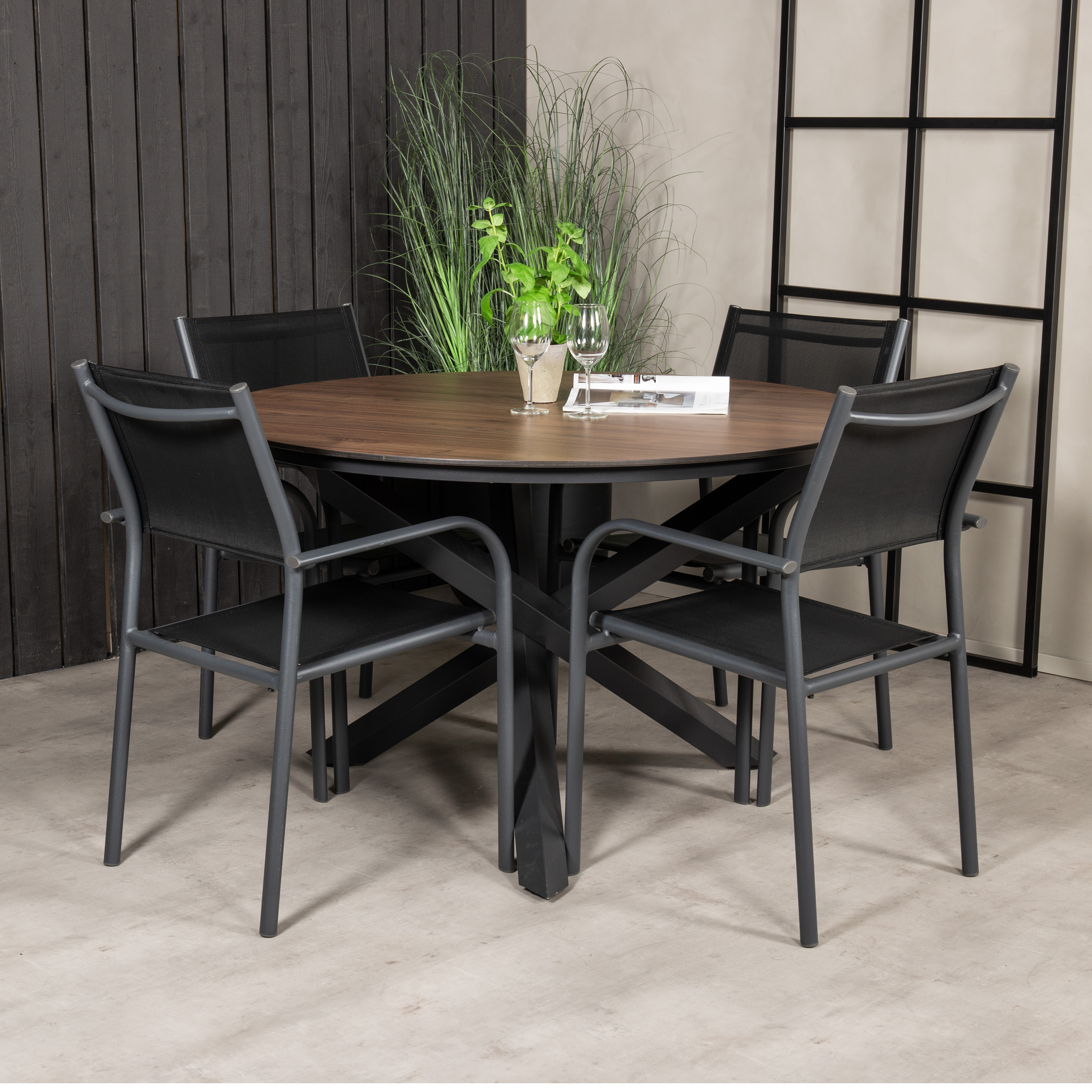 Matgrupp Venture Home Lea Ø 120 med 4 Siri Matstolar