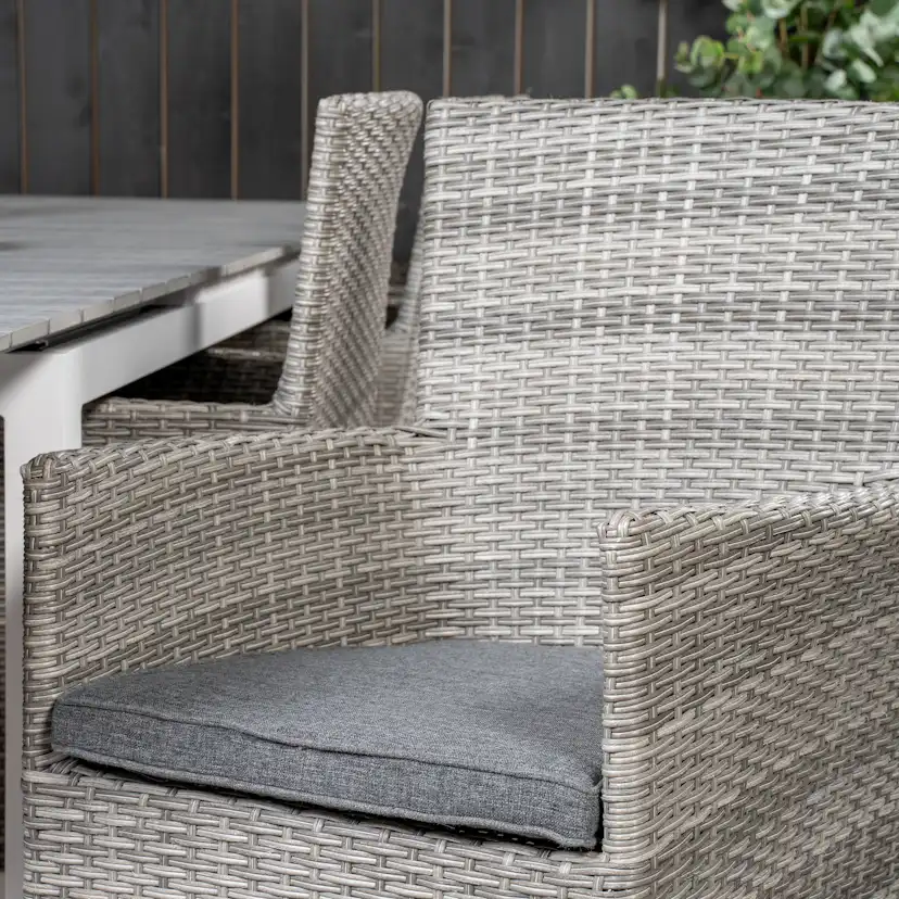 Matgrupp Venture Home Lova 224/324 med 8 Milwa Karmstolar