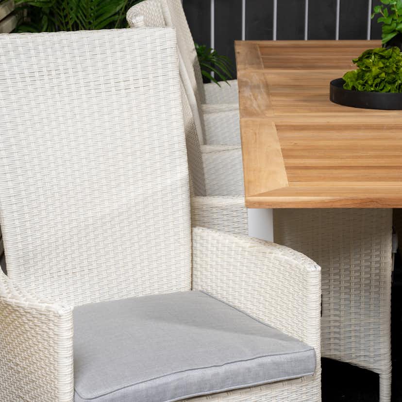 Matgrupp Utomhus Venture Home Perla 160/240 med 8 Pishi KarmTrädgårdsstolar