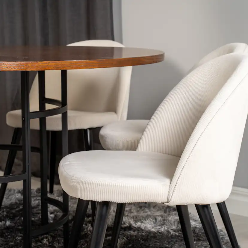 Matgrupp furniture/fashion Copenhagen med 6 Valentina Sammet Stolar