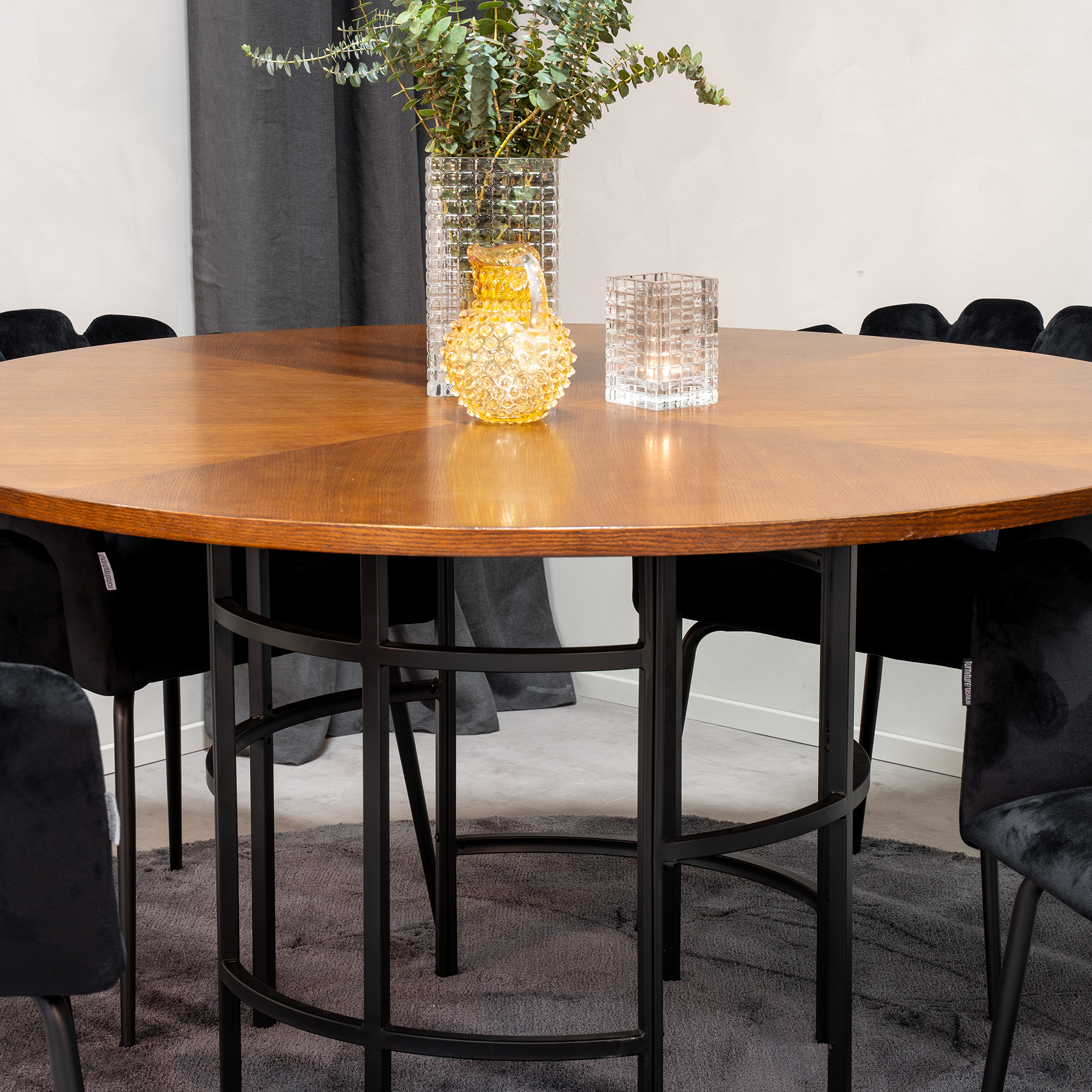 Matgrupp furniture/fashion Copenhagen med 4 Svarta Limhamn Stolar