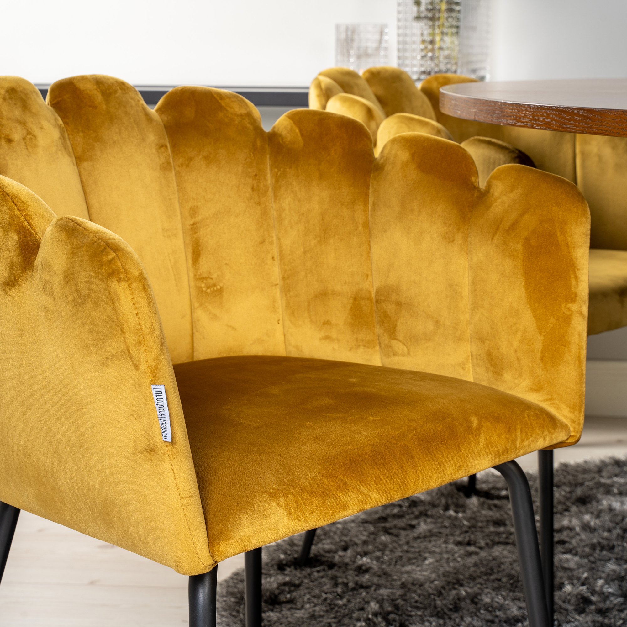 Matgrupp Venture Home Copenhagen med 6 Limhamn Guld Stolar