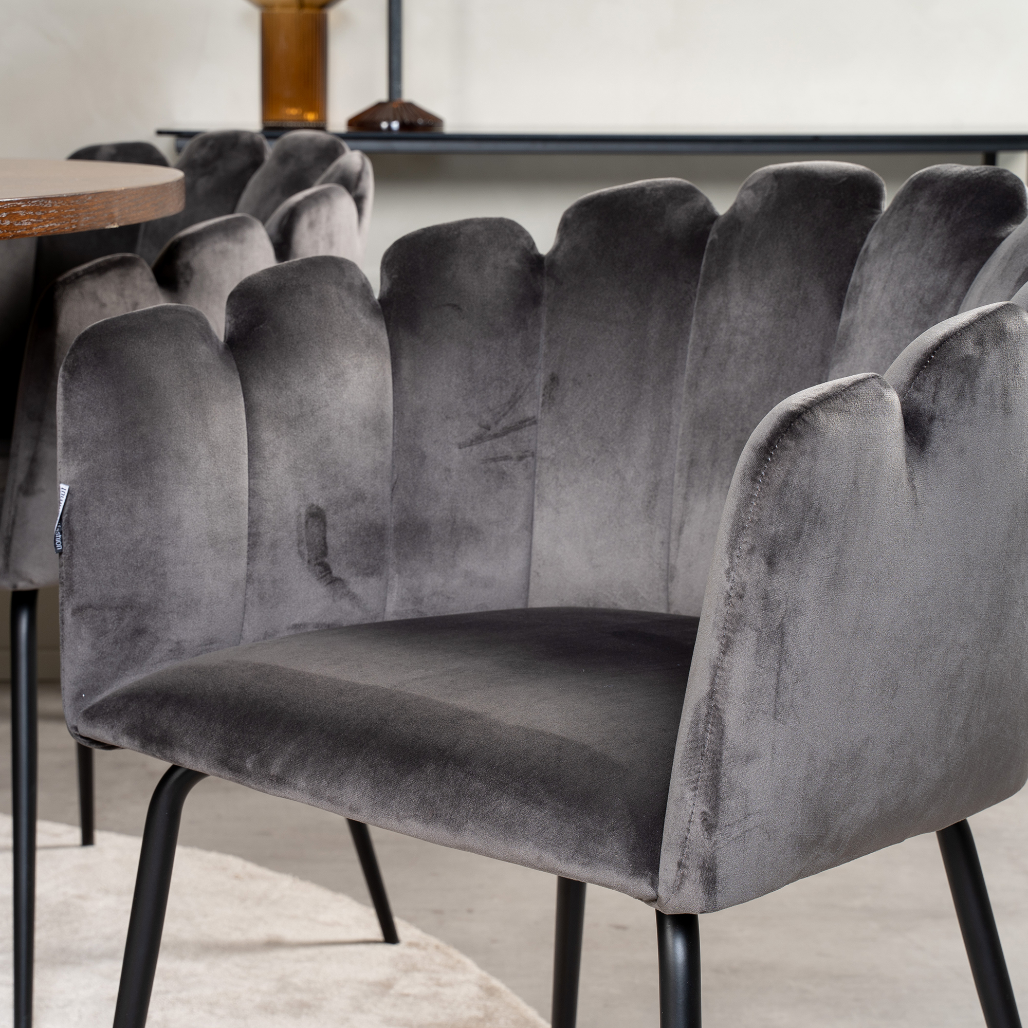 Matgrupp furniture/fashion Copenhagen med 6 Gråa Limhamn Stolar