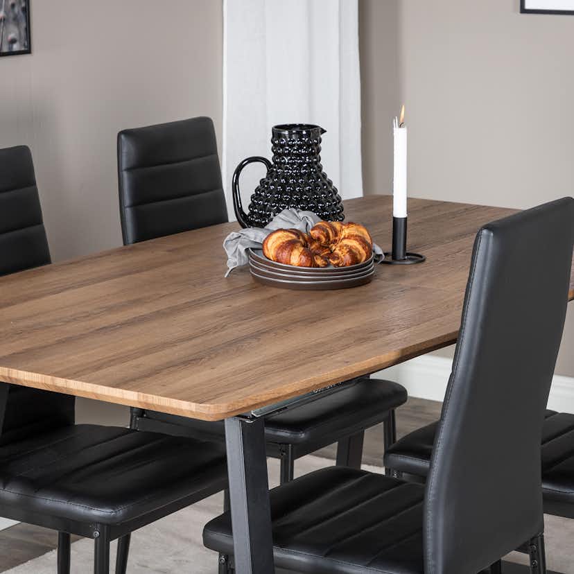 Matgrupp Venture Home Ina med 4 Sly Stolar Konstläder