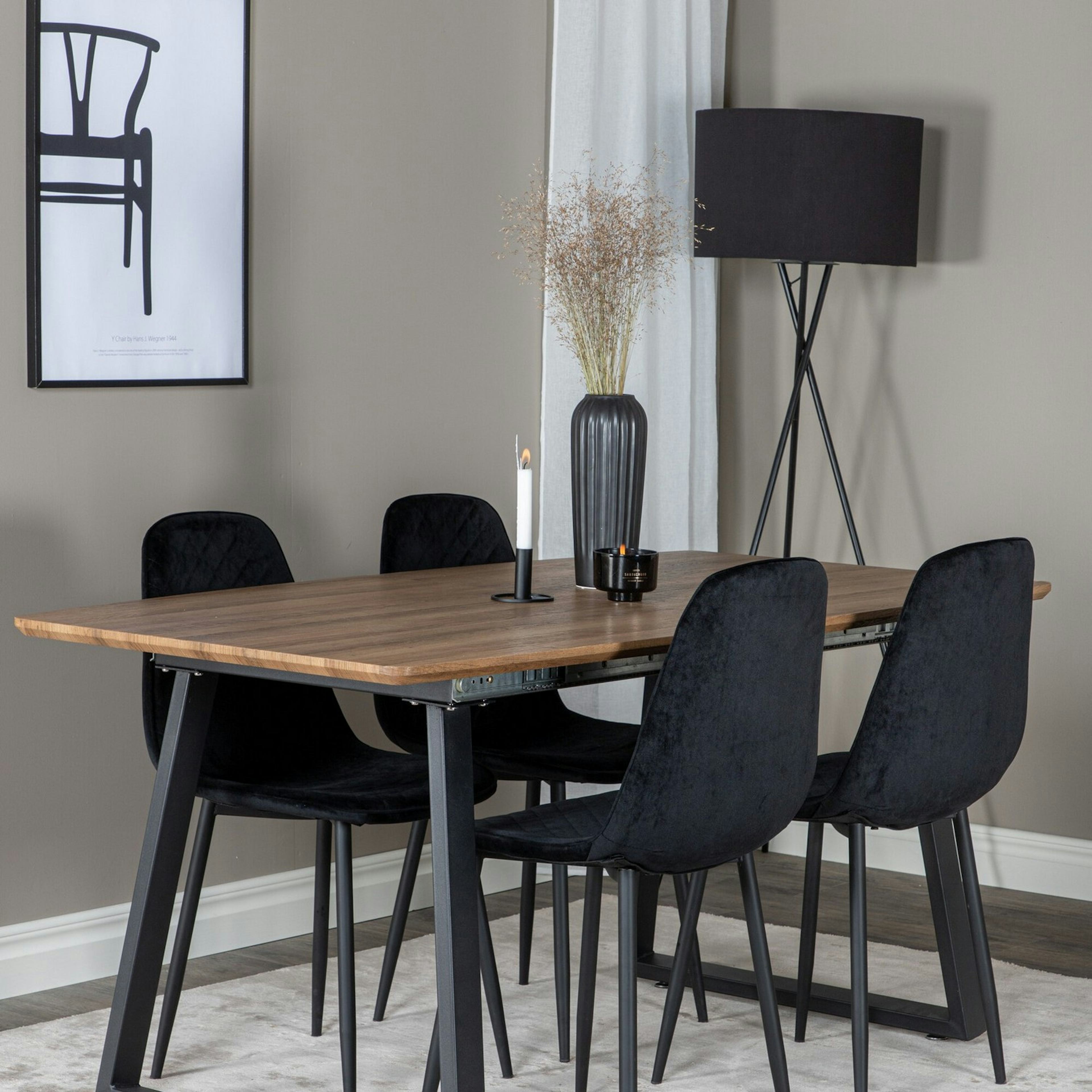 Matgrupp Venture Home Ina med 4 Phoi Stolar Sammet