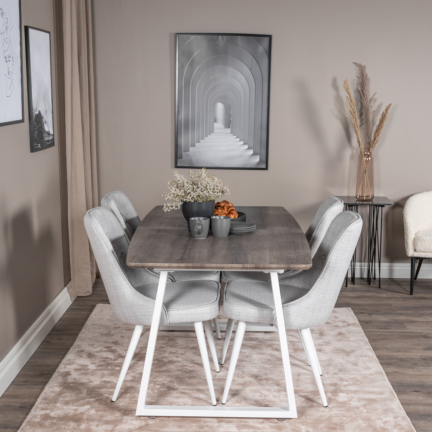 Matgrupp Venture Home Ina med 4 Vera Stolar Polyestertyg