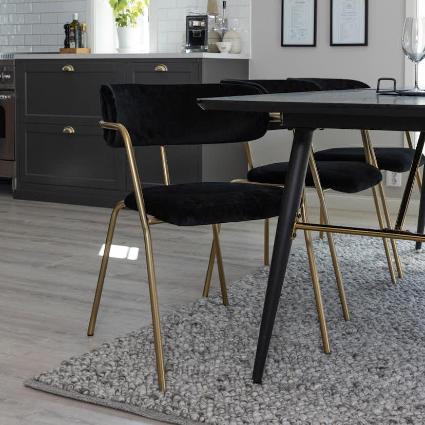 Matgrupp Venture Home Gold Förlängningsbart Bord & 6 Arrow Stolar i Svart Sammet