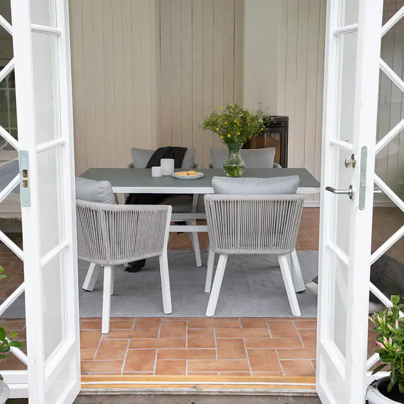 Matgrupp Venture Home Vyn Vit med 4 Vyn Matstolar