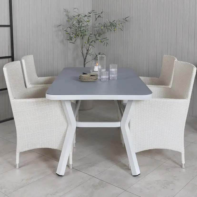 Matgrupp Venture Home Vyn med 4 Mani Karmstolar