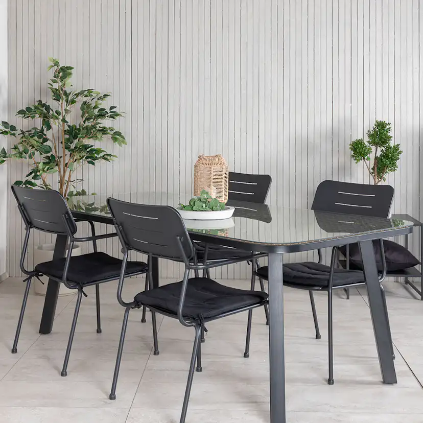 Matgrupp Venture Home Olle med 4 Nime Matstolar