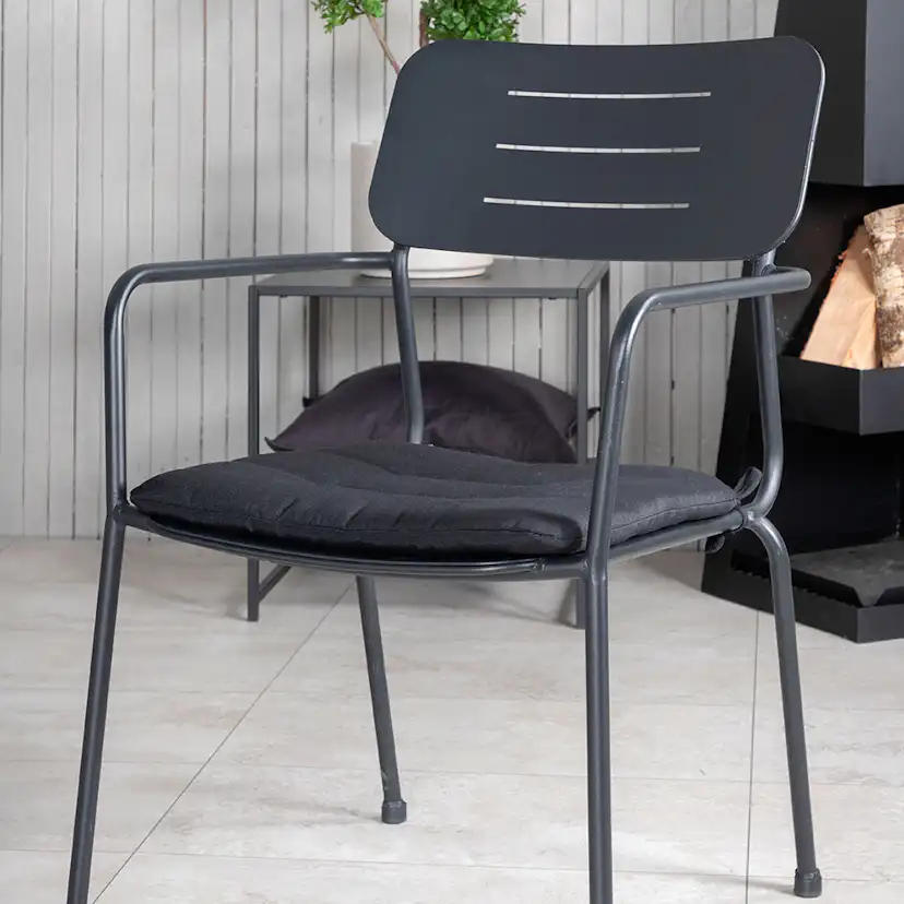 Matgrupp Venture Home Olle med 4 Nime Matstolar