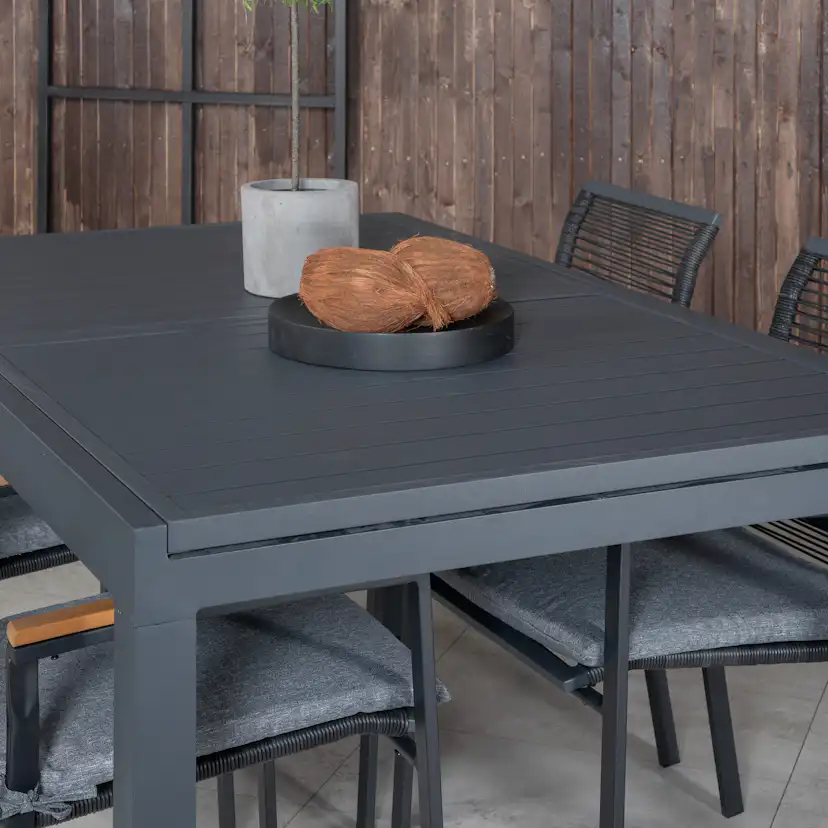 Matgrupp Venture Home Marbella med Deni Stolar