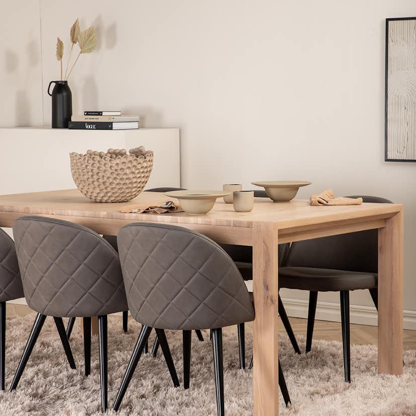 Matgrupp Venture Home Shy med 6 Valentina Stitcthes Stolar Mikrofiber