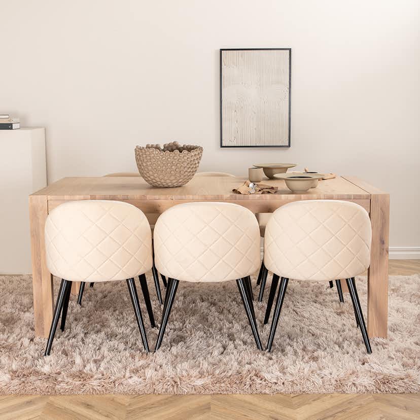 Matgrupp Venture Home Shy med 6 Valentina Stitcthes Stolar Sammet