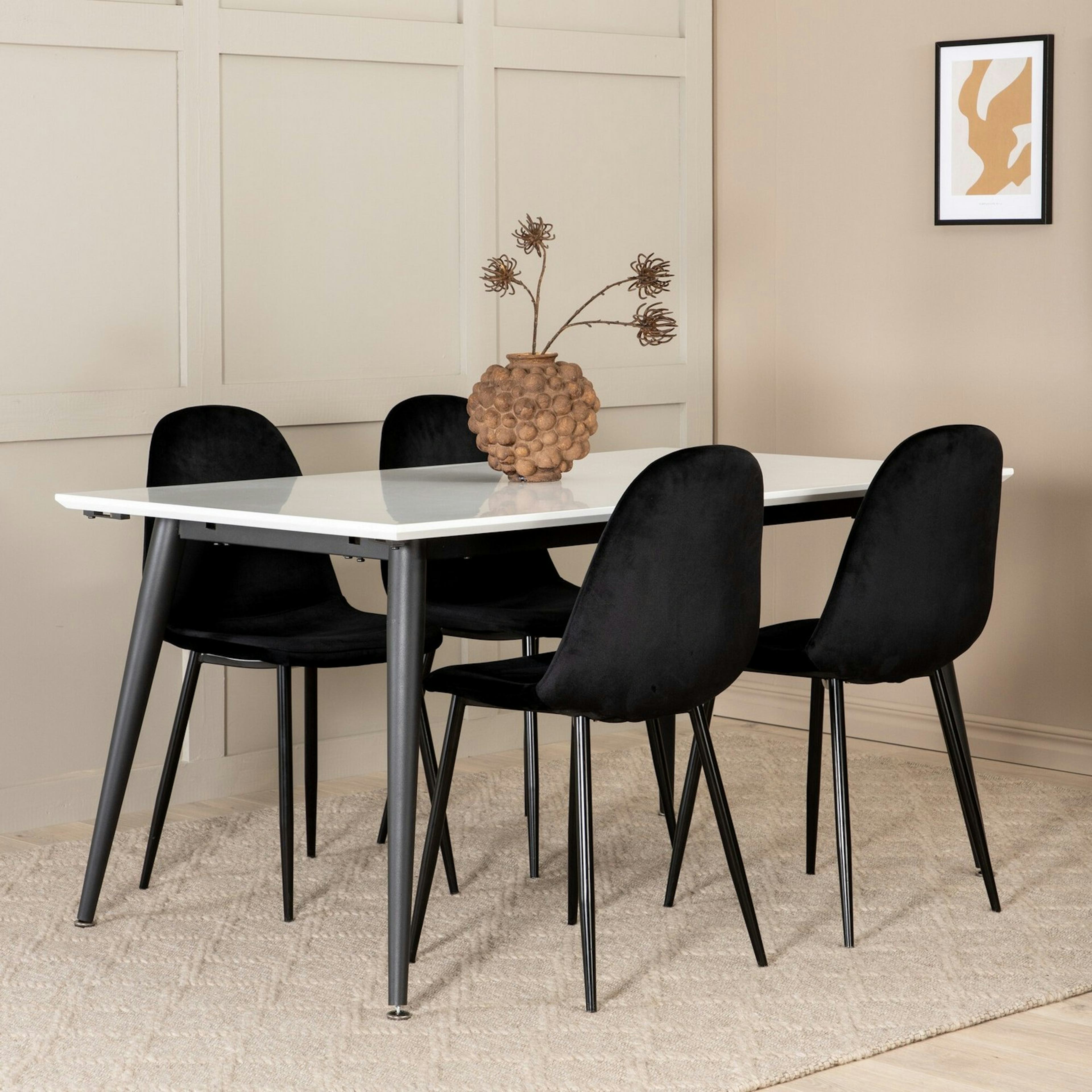 Matgrupp Venture Home Jolie med 4 Pobbie Stolar Metall