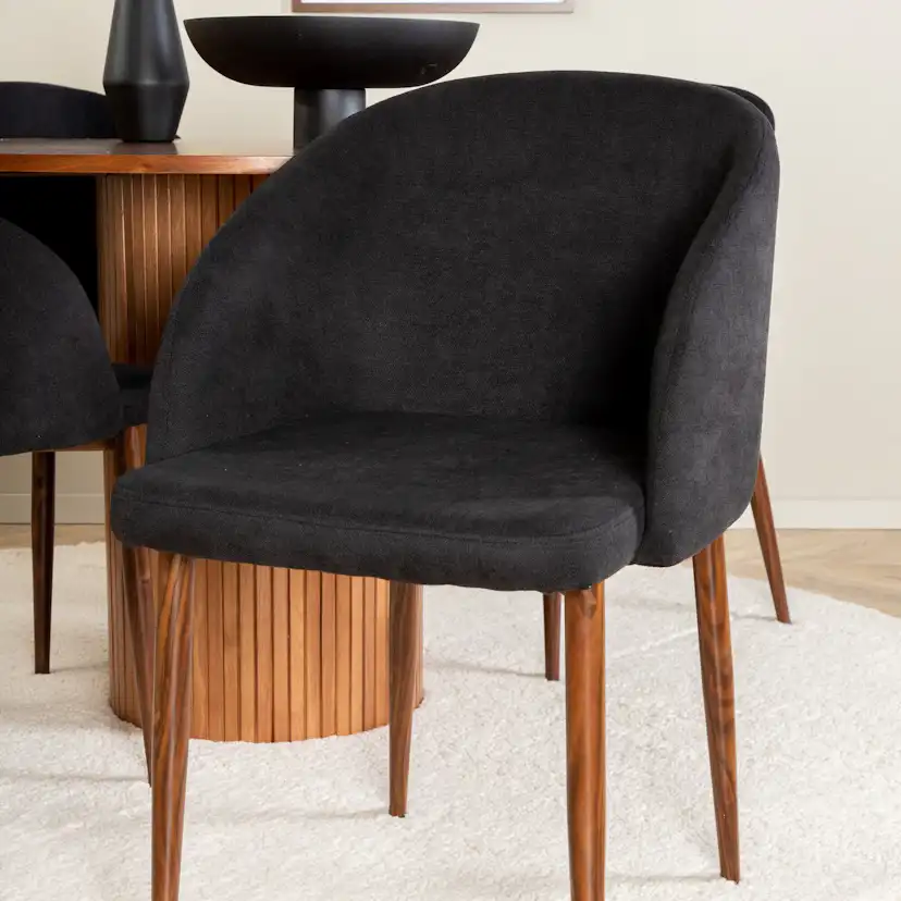 Matgrupp Venture Home med Bianca Matbord och 4 Archie Matstolar