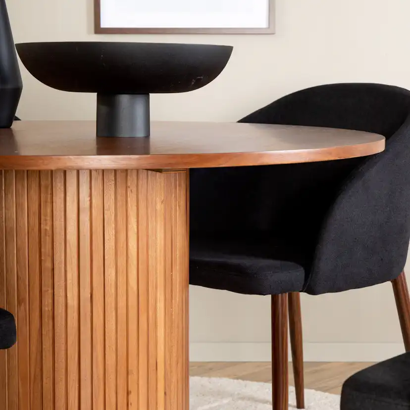 Matgrupp Venture Home med Bianca Matbord och 4 Archie Matstolar