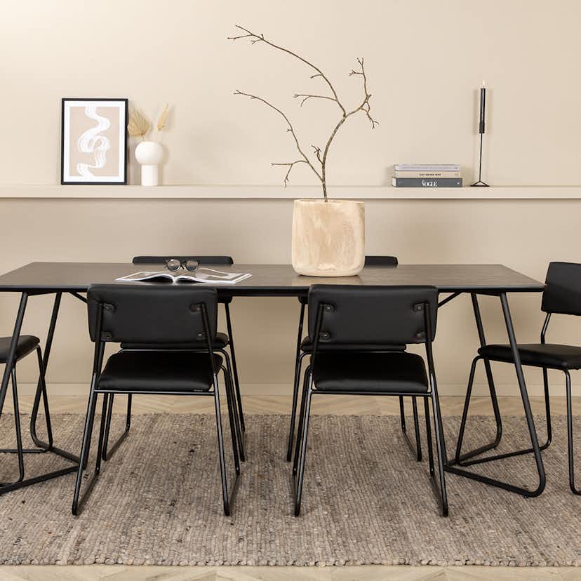 Matgrupp Venture Home Annika matbord och Kungshamn matstol