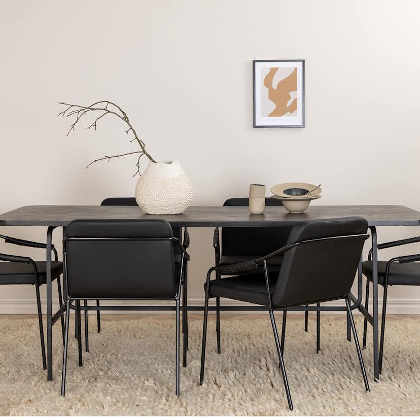Matgrupp Venture Home Chicago matbord och Tjärö matstol Svart