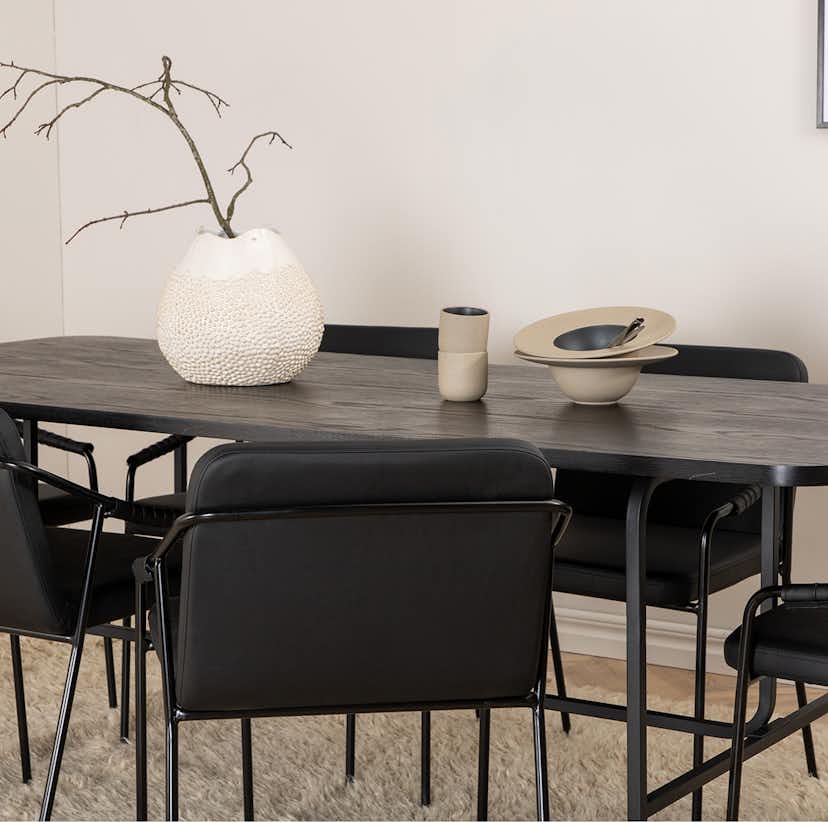 Matgrupp Venture Home Chicago matbord och Tjärö matstol Svart