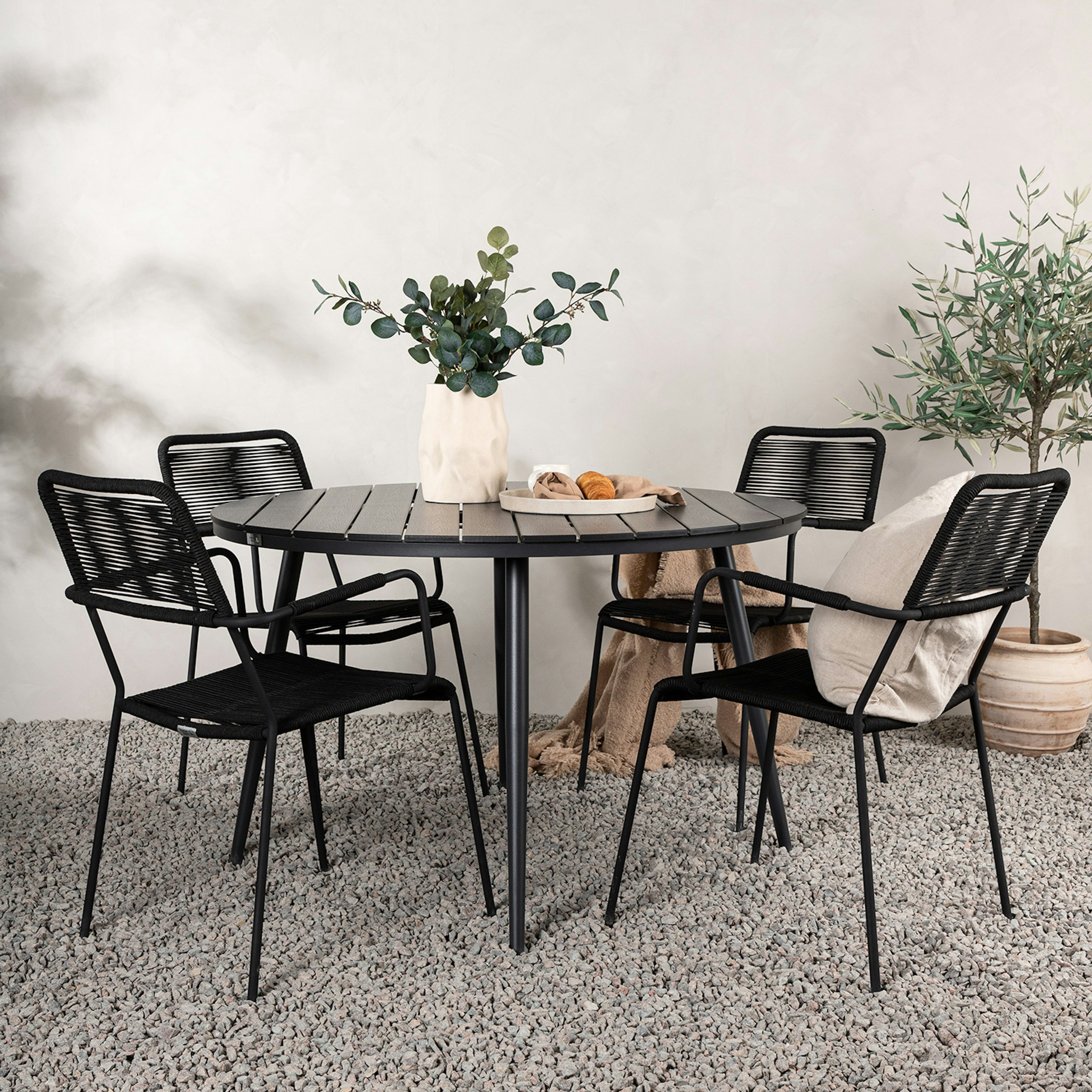 Matgrupp Utomhus Venture Home Break Ø120 med 4 Lindos KarmTrädgårdsstolar