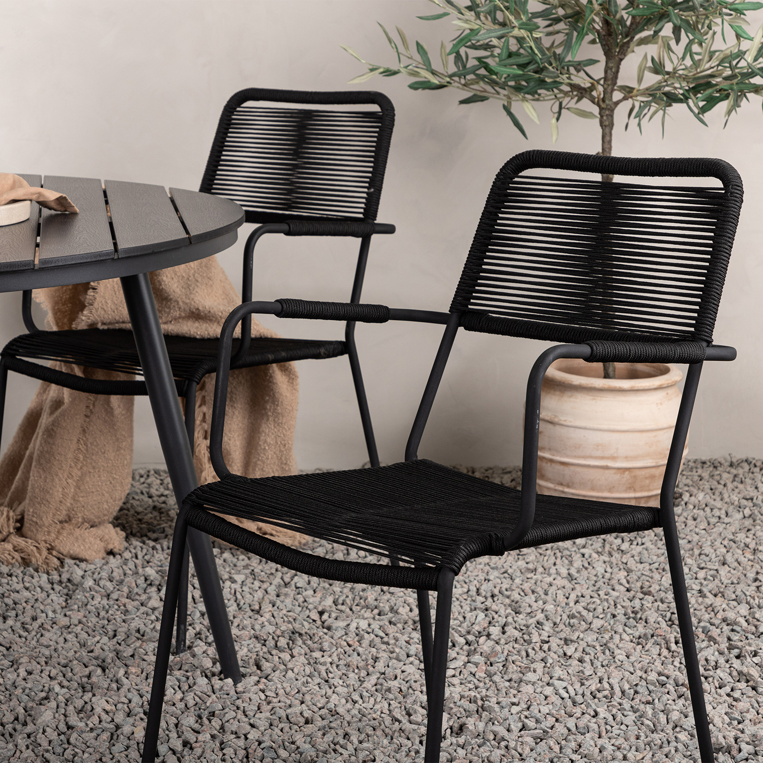 Matgrupp Utomhus Venture Home Break Ø120 med 4 Lindos KarmTrädgårdsstolar