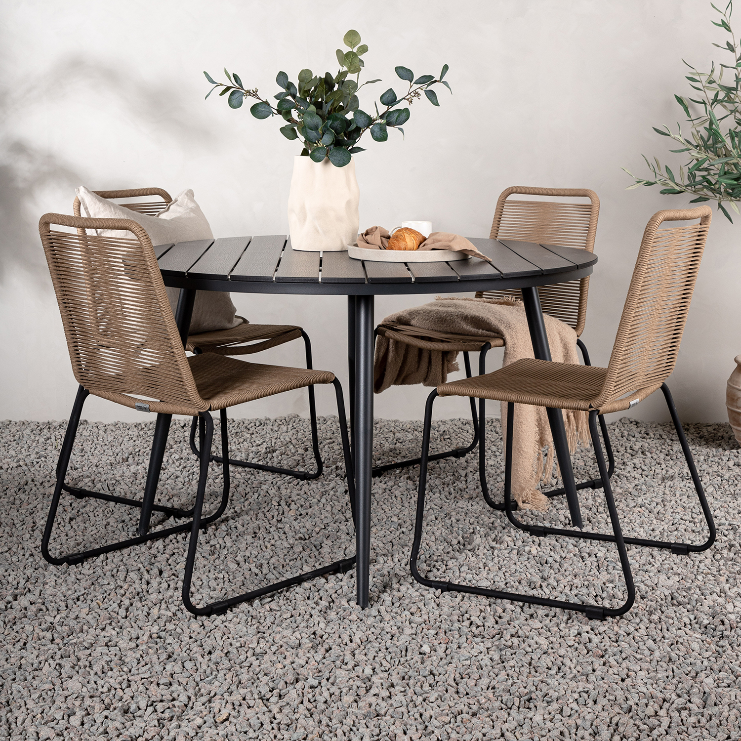 Matgrupp Utomhus Venture Home Break Ø120 med 6 Lindos StapelTrädgårdsstolar