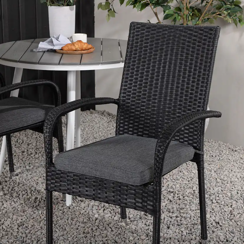 Cafégrupp Venture Home Break Ø90 cm med 2 Anna Stolar